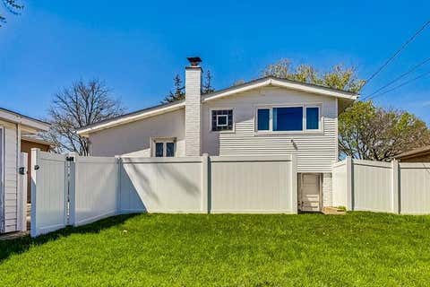 Tiny photo for 509 N Willow Road, Elmhurst, IL 60126 (MLS # 12738066)