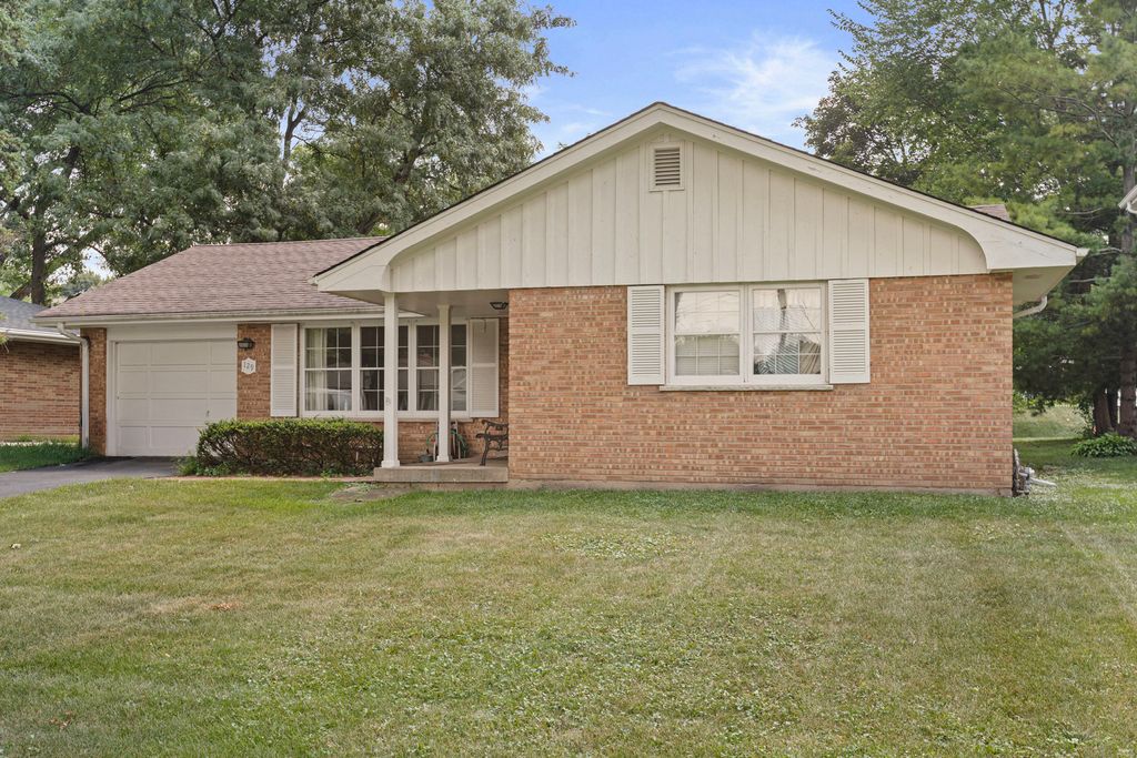 Photo for 129 Monument Avenue, Barrington, IL 60010 (MLS # 12492569)