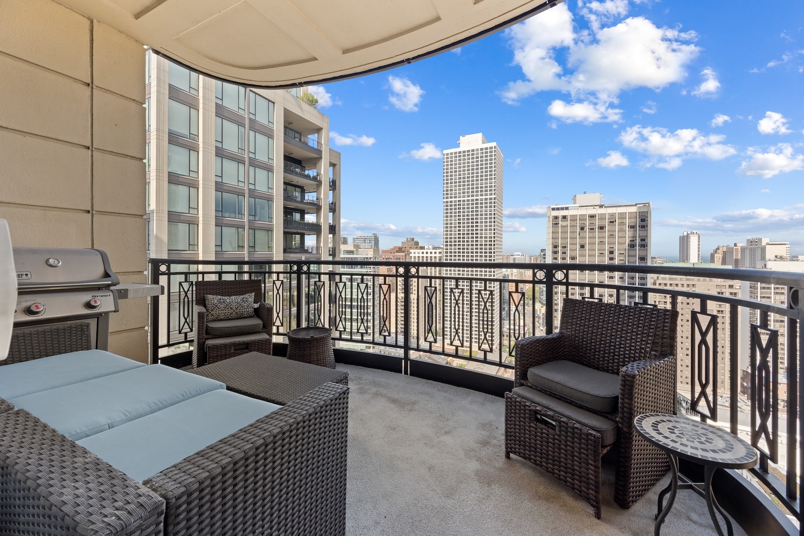 10 E Delaware Street 27E