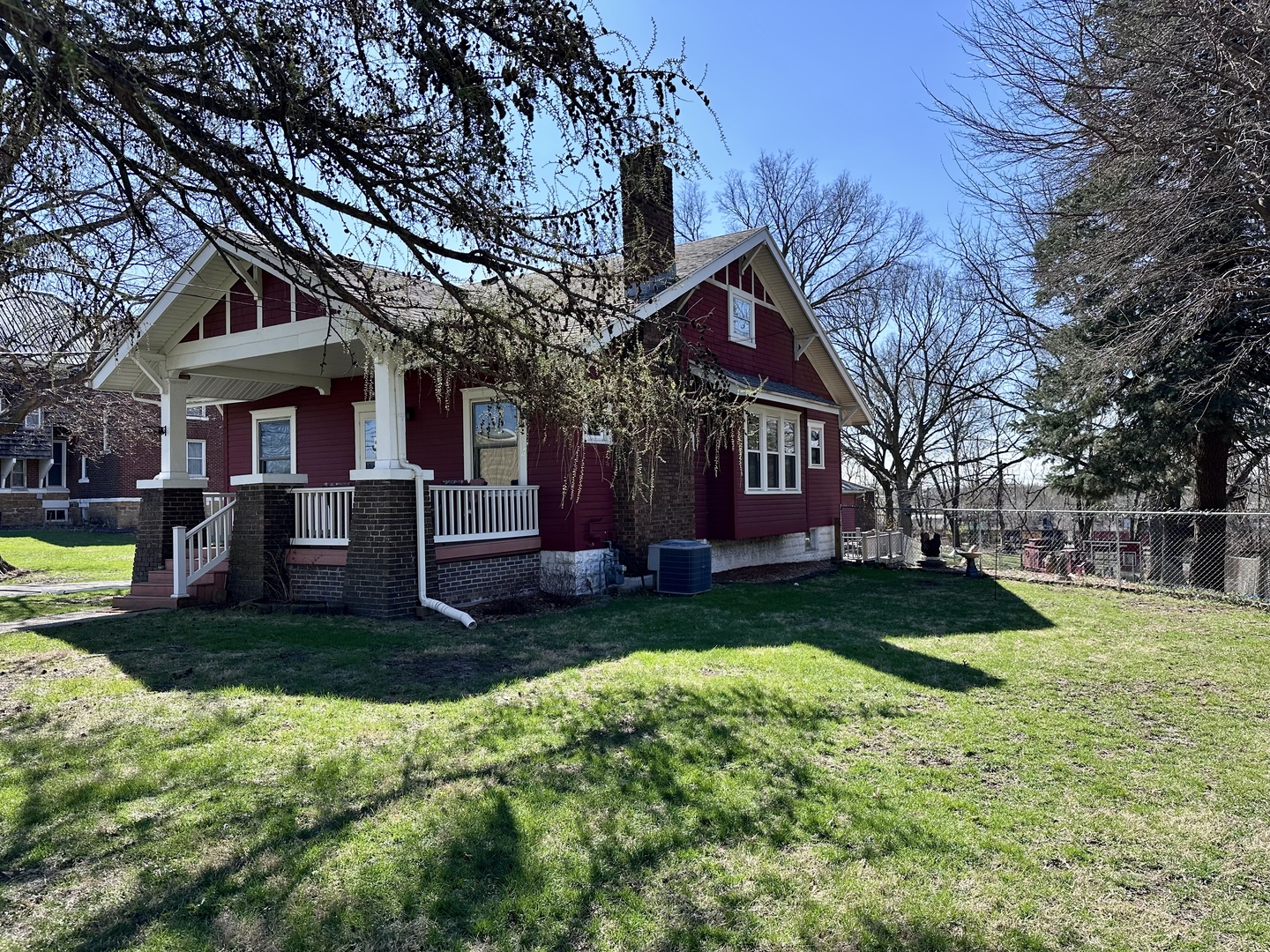 1305 W 3rd Street