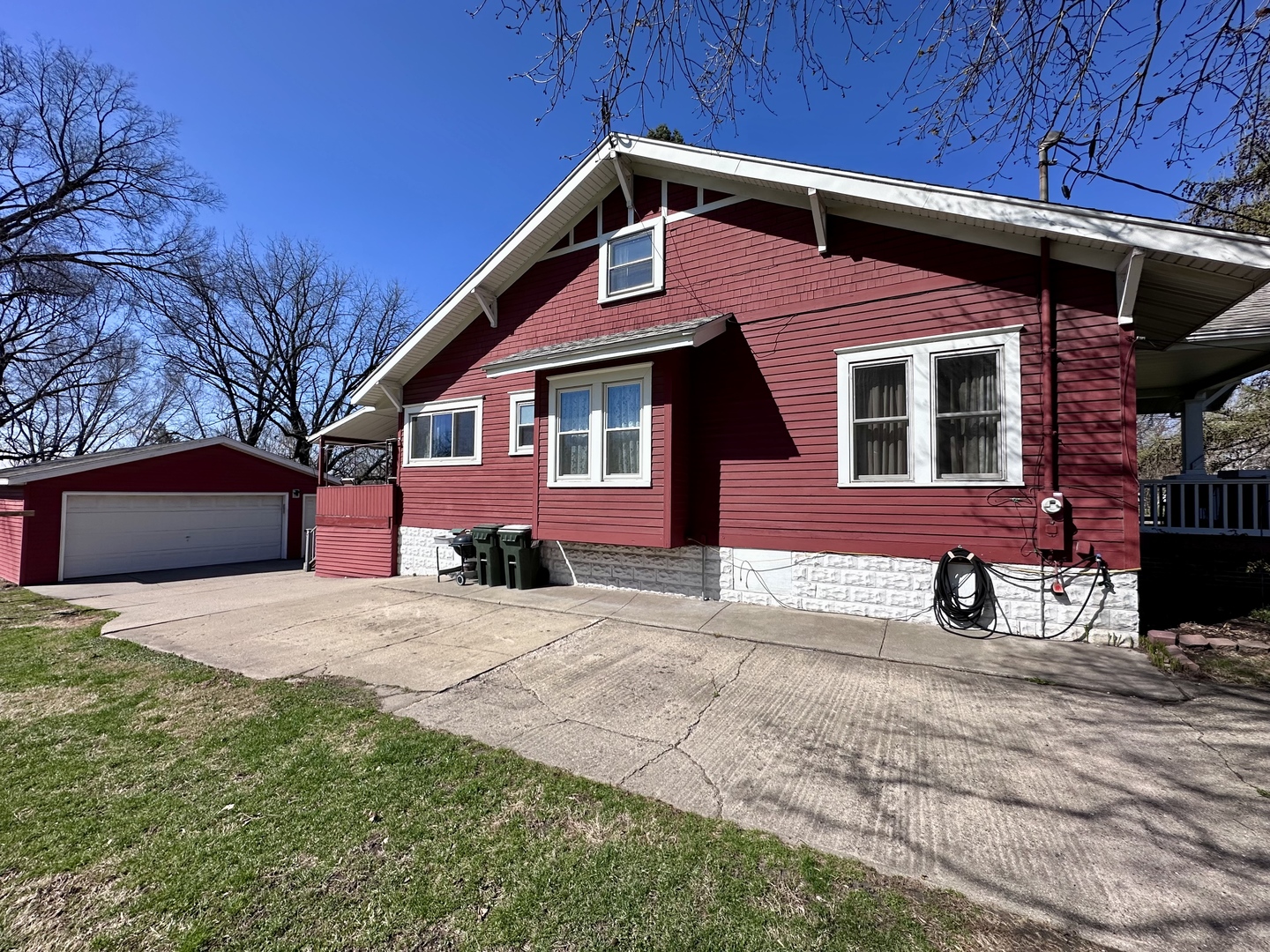 1305 W 3rd Street