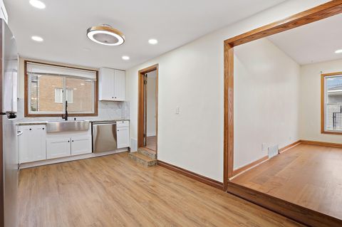 Tiny photo for 2821 W 102nd Street, Evergreen Park, IL 60805 (MLS # 12587503)