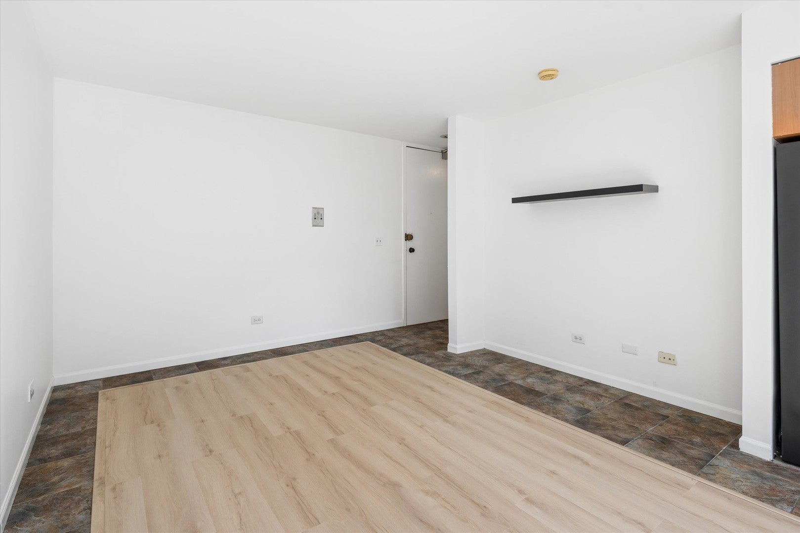 539 W Stratford Place 408