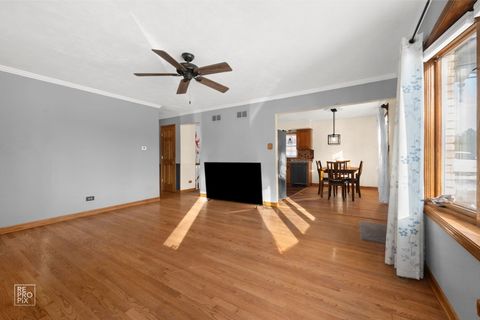 Tiny photo for 138 N Elmwood Avenue, Wood Dale, IL 60191 (MLS # 12575015)