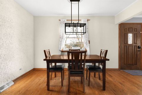 Tiny photo for 138 N Elmwood Avenue, Wood Dale, IL 60191 (MLS # 12575015)