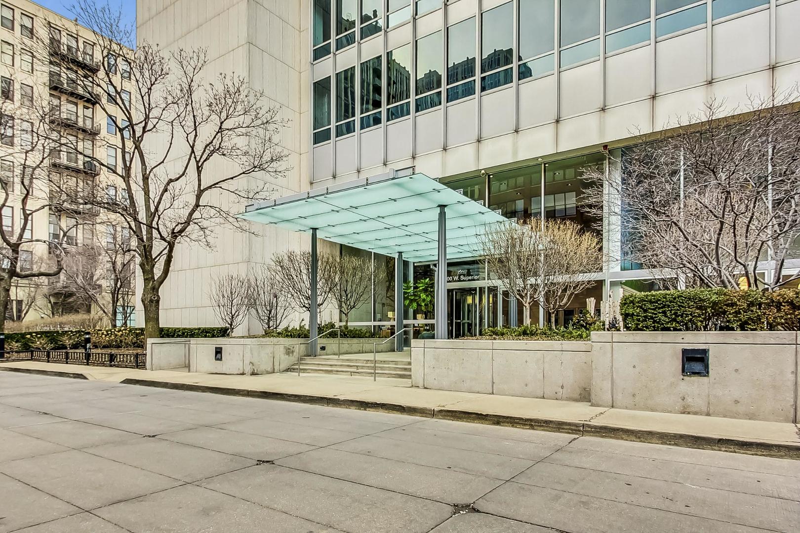 500 W Superior Street 1804