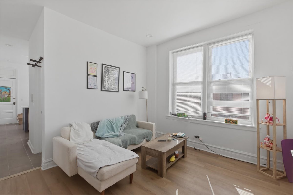 2350 W Charleston Street 2R