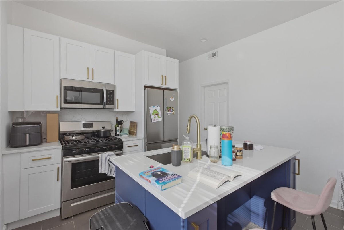 2350 W Charleston Street 2R