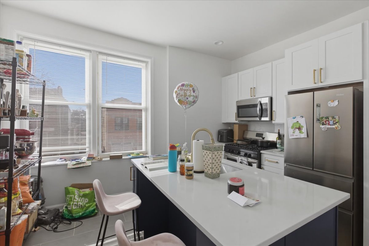 2350 W Charleston Street 2R