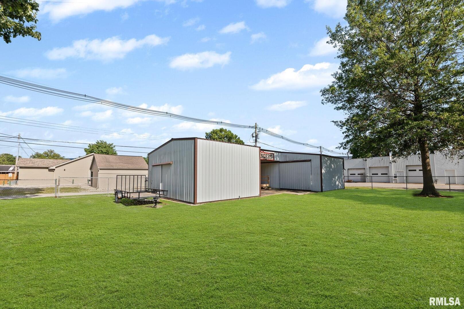 607 N POPLAR Street