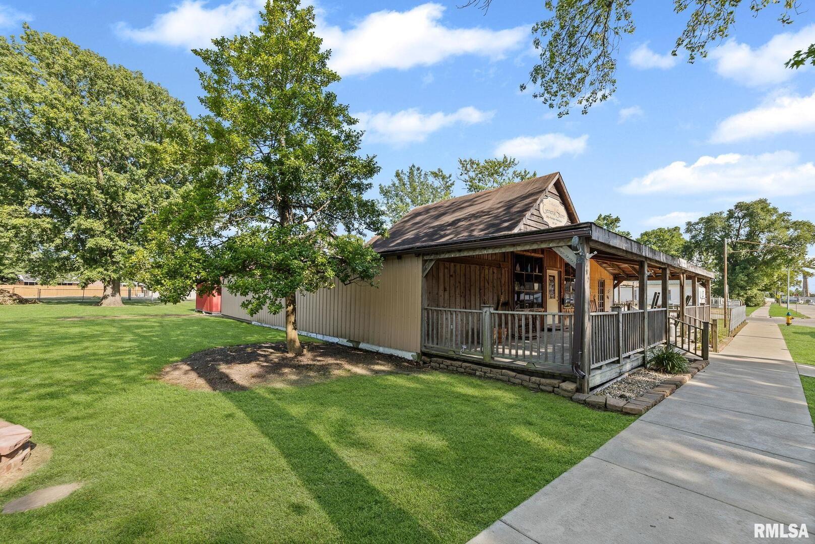 607 N POPLAR Street