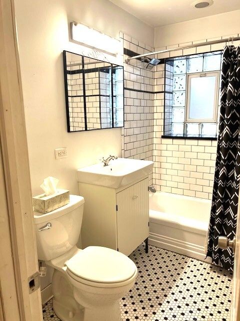 Tiny photo for 33 S Madison Avenue #1B, La Grange, IL 60525 (MLS # 12606598)
