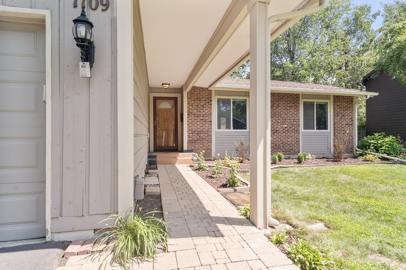 1109 N THACKERAY Drive