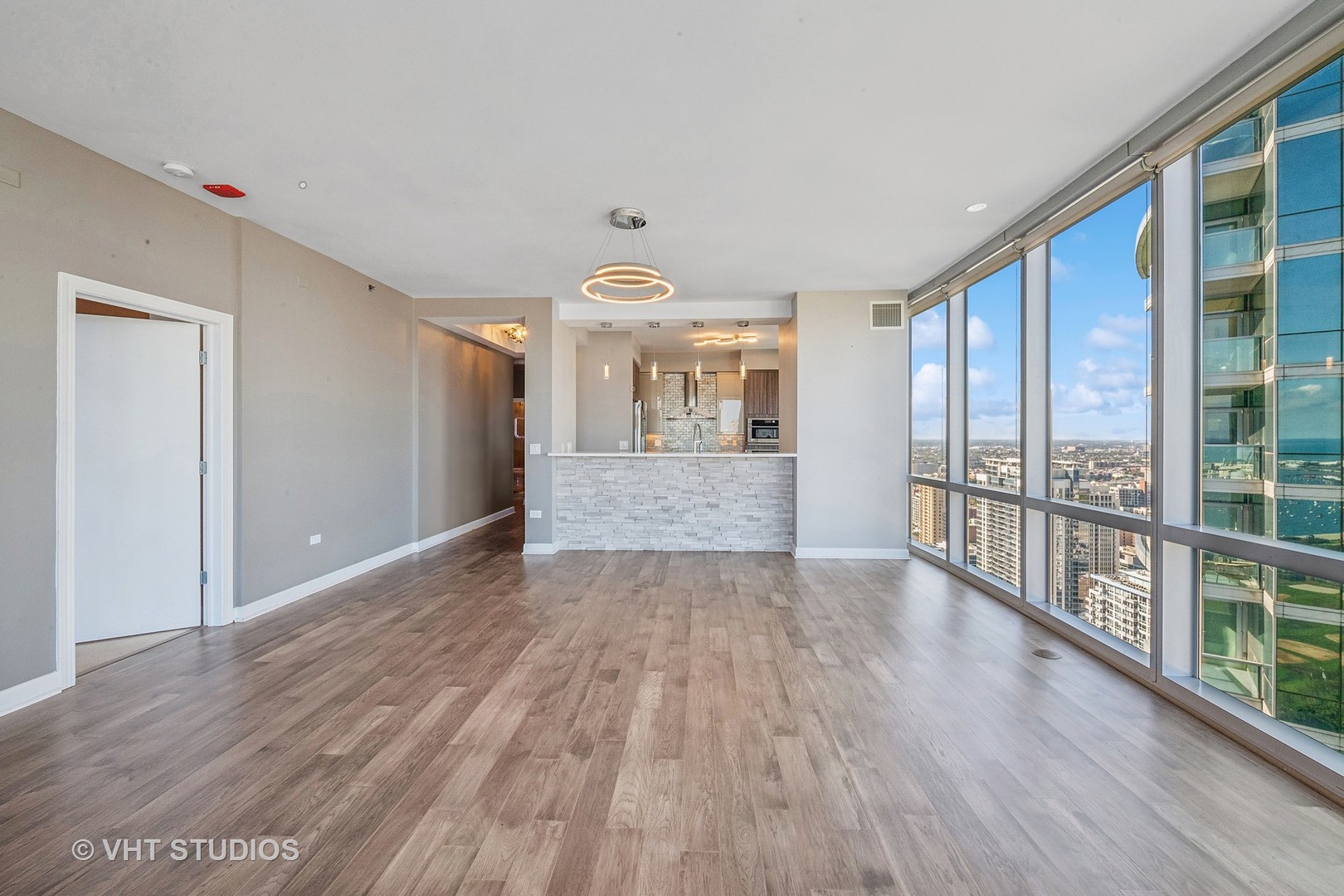 1211 S Prairie Avenue 3906