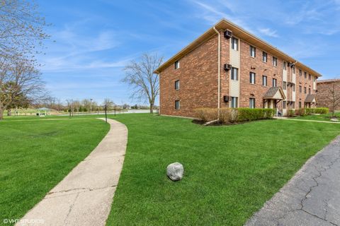 Tiny photo for 4 Parkside Court #8, Vernon Hills, IL 60061 (MLS # 11861756)