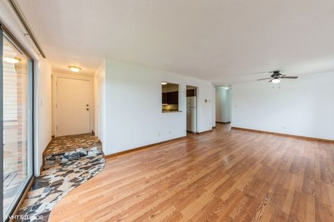 Tiny photo for 4 Parkside Court #8, Vernon Hills, IL 60061 (MLS # 11861756)