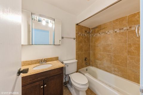Tiny photo for 4 Parkside Court #8, Vernon Hills, IL 60061 (MLS # 11861756)