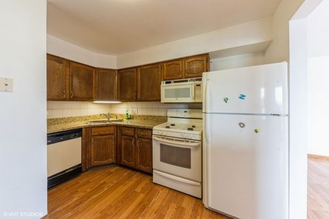 Tiny photo for 4 Parkside Court #8, Vernon Hills, IL 60061 (MLS # 11861756)