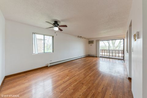 Tiny photo for 4 Parkside Court #8, Vernon Hills, IL 60061 (MLS # 11861756)