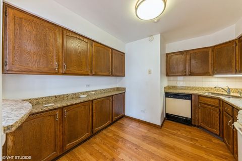 Tiny photo for 4 Parkside Court #8, Vernon Hills, IL 60061 (MLS # 11861756)
