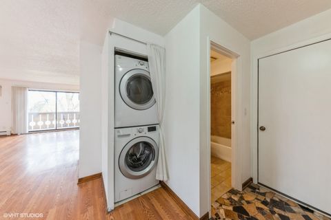 Tiny photo for 4 Parkside Court #8, Vernon Hills, IL 60061 (MLS # 11861756)