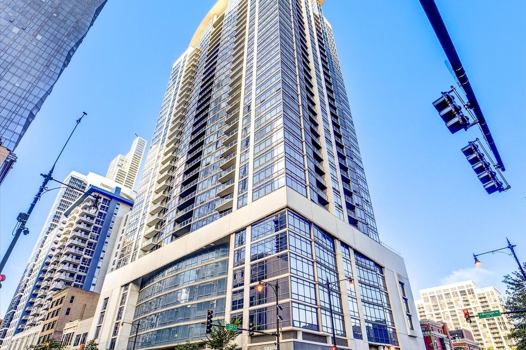 Photo for 100 E 14th Street #903, Chicago, IL 60605 (MLS # 12448069)