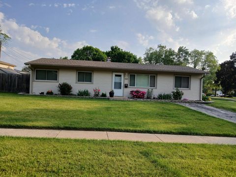 Photo of 18468 W Meadow Lane, Gurnee, IL 60031 (MLS # 12629314)
