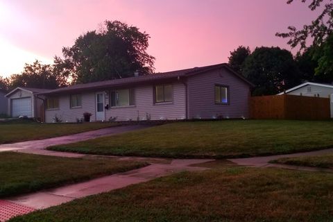 Tiny photo for 18468 W Meadow Lane, Gurnee, IL 60031 (MLS # 12629314)