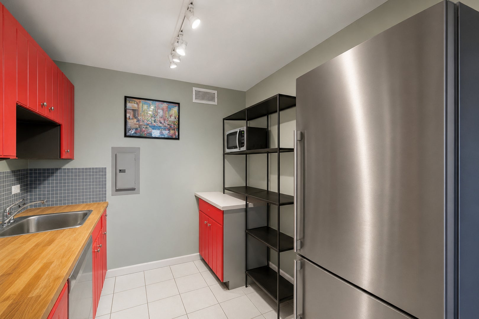 3930 N Pine Grove Avenue 316