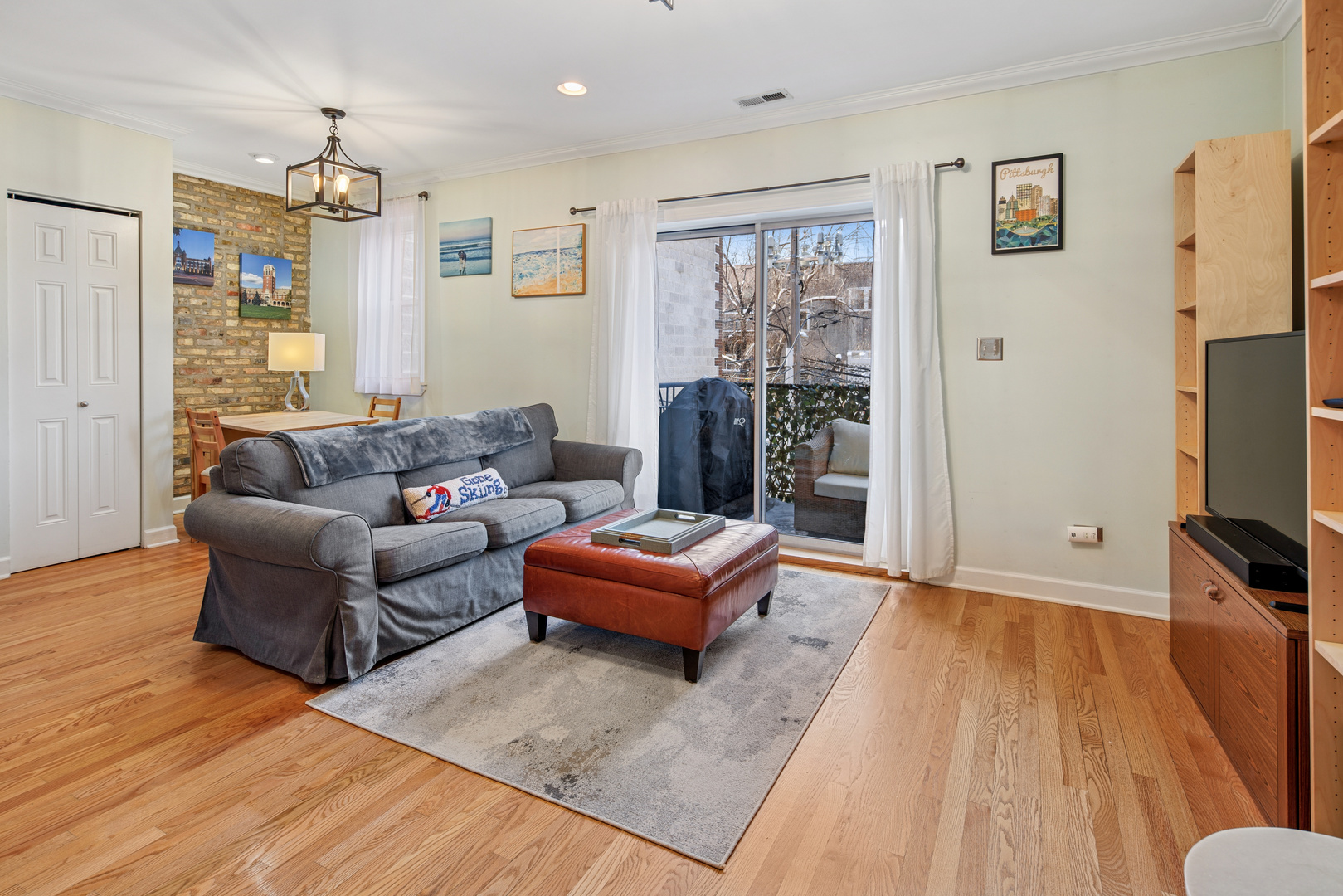 2124 N Hudson Avenue 303