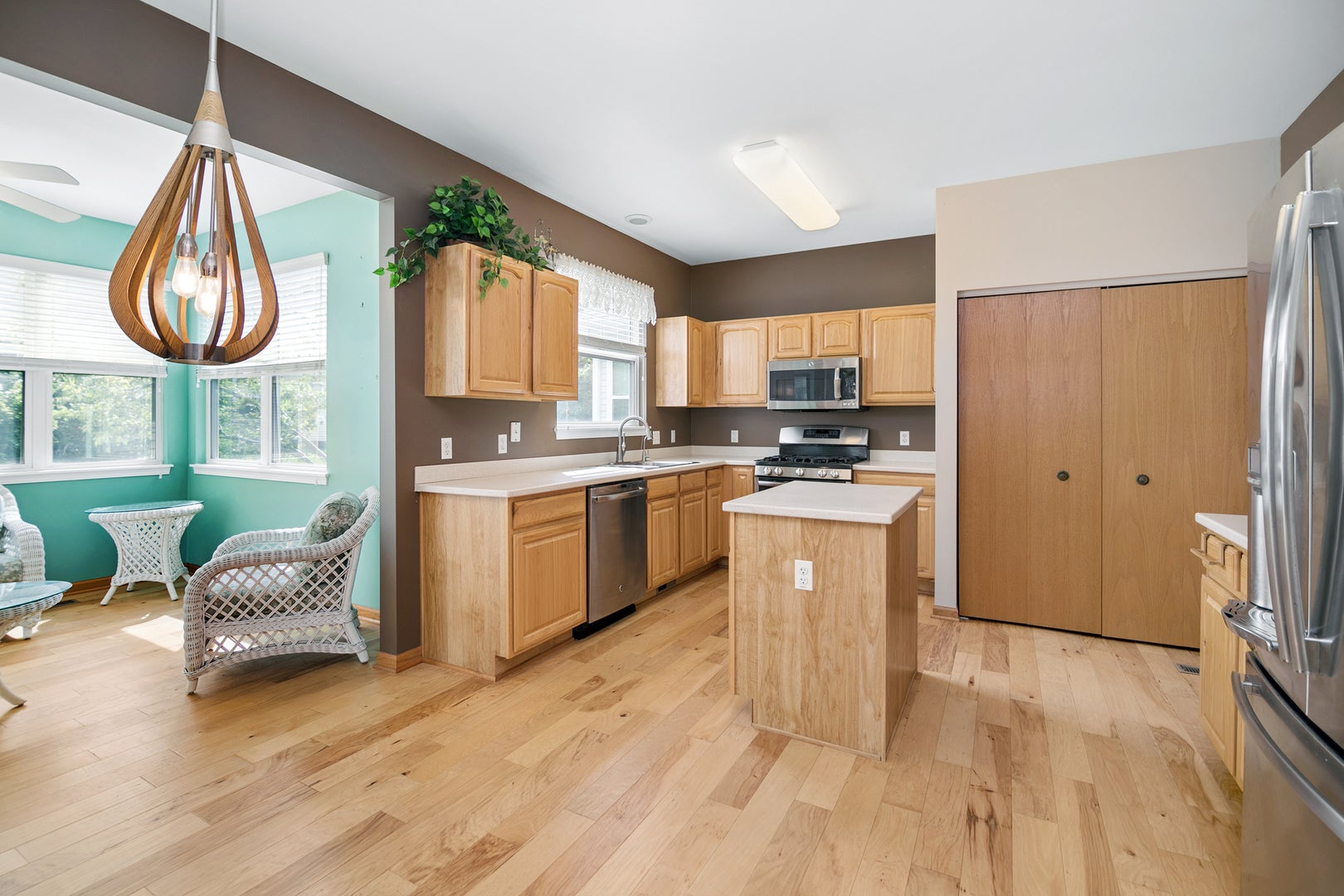 1561 W Cadillac Circle