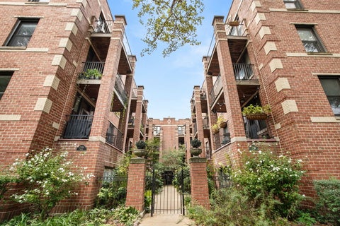 Photo of 2112 N Seminary Avenue #18, Chicago, IL 60614 (MLS # 12734354)
