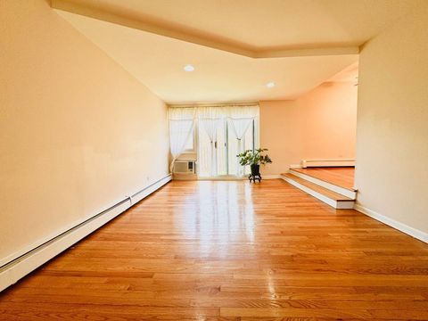 Tiny photo for 5815 N SPAULDING Avenue #2B, Chicago, IL 60659 (MLS # 12575638)