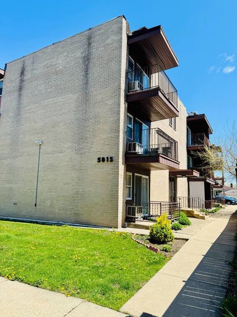 Photo of 5815 N SPAULDING Avenue #2B, Chicago, IL 60659 (MLS # 12575638)