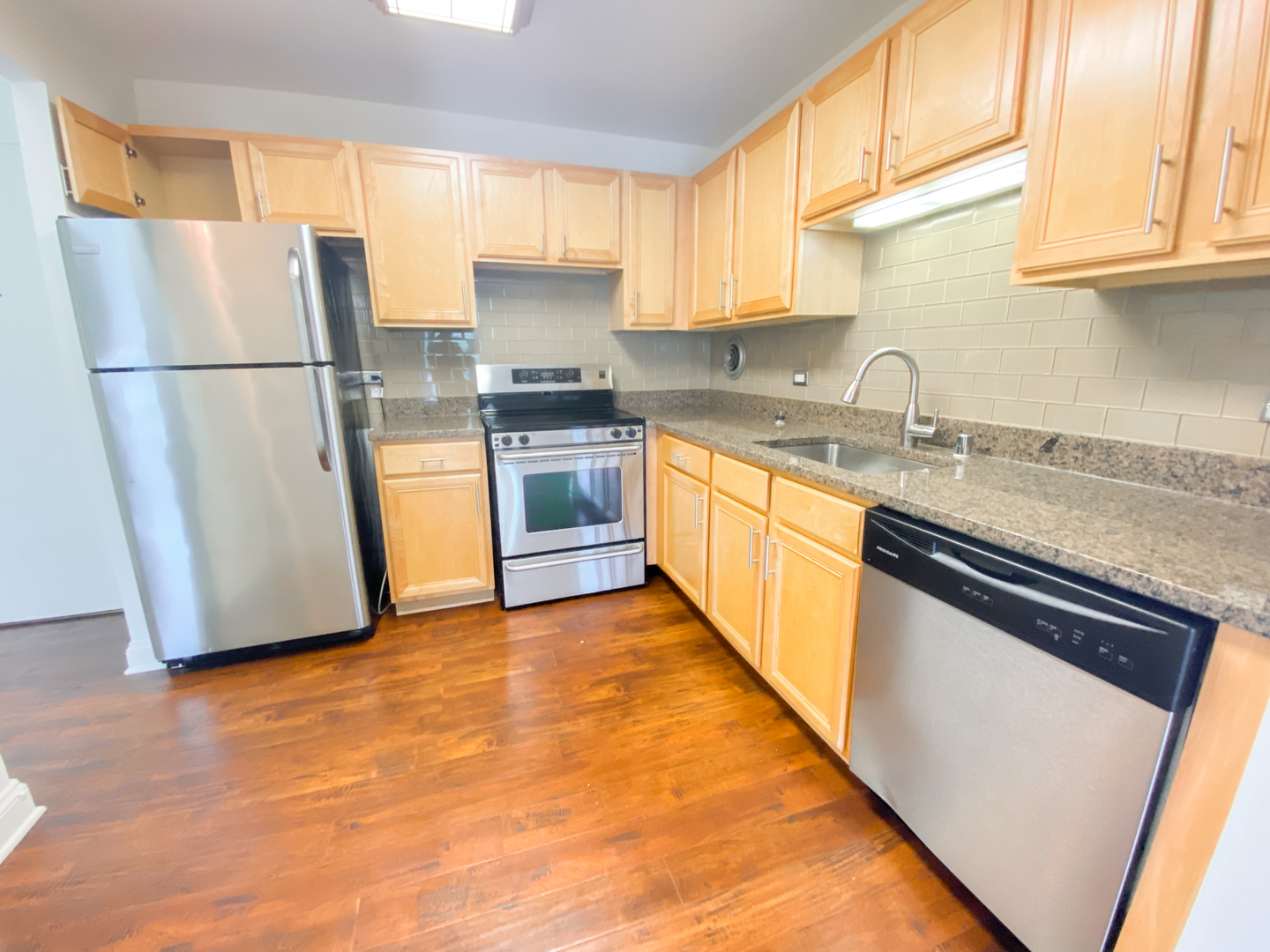 1250 N LaSalle Street 412