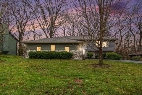 Photo of 186 Wexford Road, Valparaiso, IN 46385 (MLS # 12608250)