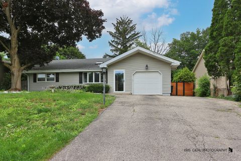 304 HAZELWOOD Drive Lindenhurst IL 60046