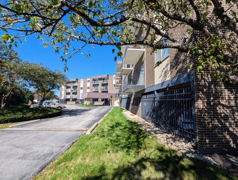 Tiny photo for 9820 S Pulaski Road #106, Oak Lawn, IL 60453 (MLS # 12776950)