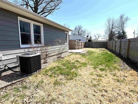 Tiny photo for 723 E Brennan Drive, Quincy, IL 62301 (MLS # 12608892)