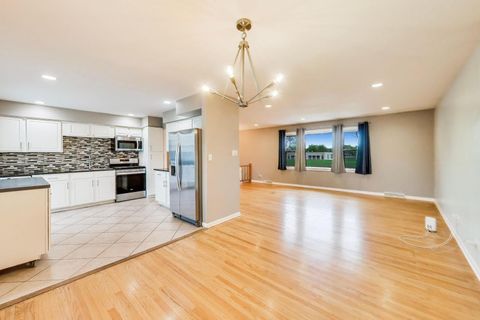 Tiny photo for 1061 E Sayles Drive, Palatine, IL 60074 (MLS # 12616730)
