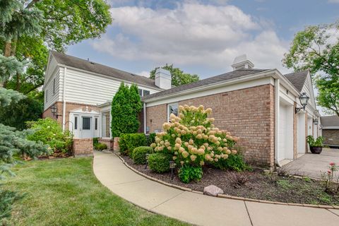 Photo of 113 Rivershire Lane, Lincolnshire, IL 60069 (MLS # 12465582)