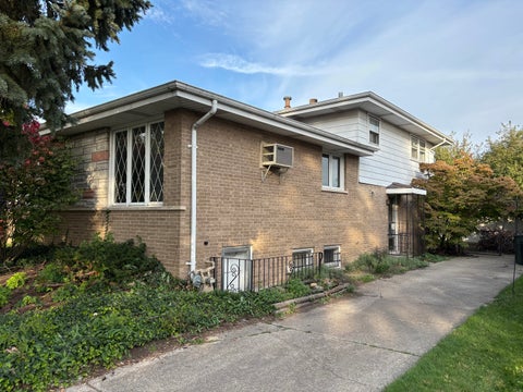 Tiny photo for 11001 S Kilbourn Avenue, Oak Lawn, IL 60453 (MLS # 12795622)