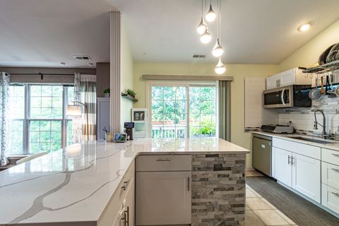 Tiny photo for 802 Stonewall Court, Schaumburg, IL 60173 (MLS # 12469211)