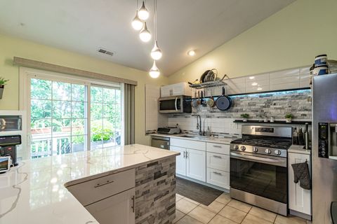 Tiny photo for 802 Stonewall Court, Schaumburg, IL 60173 (MLS # 12469211)
