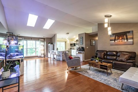 Tiny photo for 802 Stonewall Court, Schaumburg, IL 60173 (MLS # 12469211)