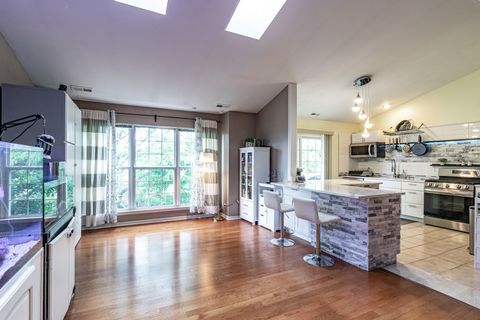 Tiny photo for 802 Stonewall Court, Schaumburg, IL 60173 (MLS # 12469211)