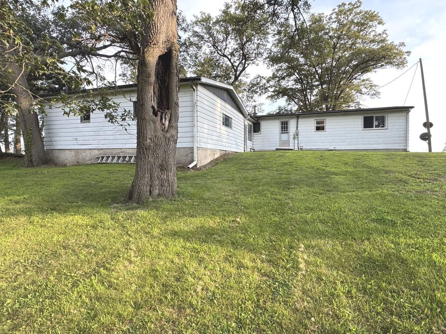 1359 B N 7000 W Road