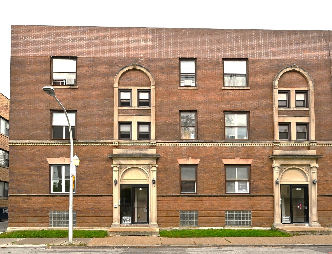 959 E 61st Street 2