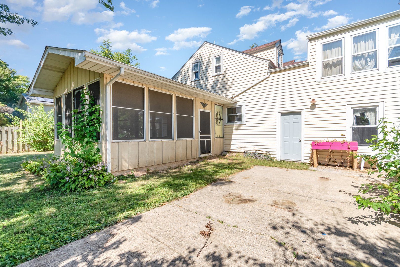 215 W Rock Street