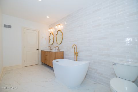 Tiny photo for 658 W WILLOW Street, Chicago, IL 60614 (MLS # 12438586)